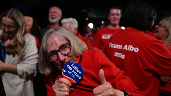 Labor-Anhänger brachen in Jubel aus. - © Dean Lewins/AAP/dpa