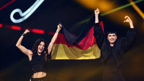 Das für Deutschland angetretene österreichische Geschwister-Duo Abor & Tynna klettert mit seinem Track «Baller» diese Woche bis auf Rang drei der Offiziellen Deutschen Single-Charts, ermittelt von GfK Entertainment. (Archivbild) - © Jens Büttner/dpa