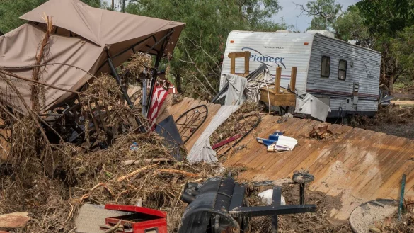 Es werden noch sehr viele Menschen vermisst. - © Mikala Compton/Austin American-Statesman/AP/dpa