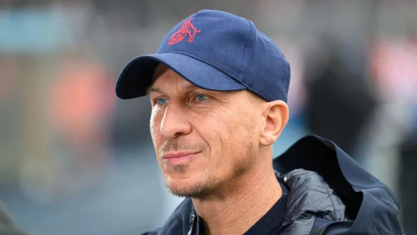 Kölns Trainer Gerhard Struber reist mit seinem Team mit Kampfgeist nach Leverkusen. - © Swen Pförtner/dpa