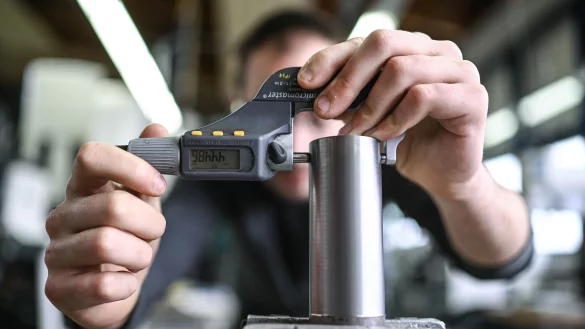 Die Ausbildungszahlen halten mit dem hohen Bedarf nach Fachkr&auml;ften nicht Schritt. (Symbolbild) - &copy; Felix K&auml;stle/Deutsche Presse-Agentur GmbH/dpa