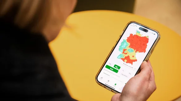 Feinstaub, Ozon, Stickstoffdioxid: Wie es um die Luftqualität in der eigenen Region steht, lässt sich mit Hilfe der App «Luftqualität» des Umweltbundesamtes herausfinden. - © Christin Klose/dpa-tmn