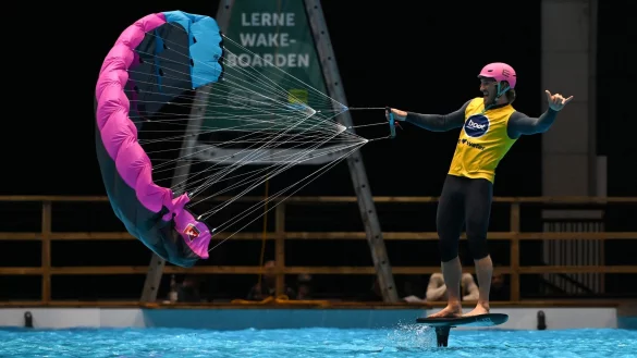 Bei der Wassersportmesse &laquo;Boot&raquo; sind vom 18. bis zum 26. Januar zahlreiche Surf-Vorf&uuml;hrungen geplant. Es gibt auch einen Tauchturm. - &copy; Federico Gambarini/dpa