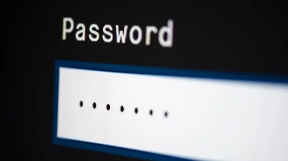 Bei dem angeblichen massiven Datenleck mit 16 Milliarden Zugangsdaten handelt sich nach Einschätzung von Experten nicht um einen aktuellen Sicherheitsvorfall. (Symbolbild) - © Fabian Sommer/dpa