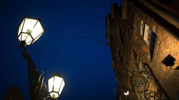 Die Landeshauptstadt darf 4.000 Laternen umrüsten. (Archivbild) - © picture alliance / dpa