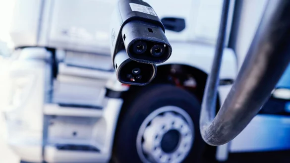 Die EU gibt 45 Millionen Euro F&ouml;rdermittel f&uuml;r den Bau von 1.400 neuen Ladepunkten f&uuml;r Lastwagen und Autos in 13 europ&auml;ischen L&auml;ndern aus. (Archivbild) - &copy; Uwe Anspach/dpa