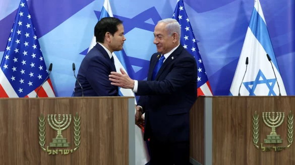 Freundliche Gesten beim Treffen Rubios und Netanjahus. - © Evelyn Hockstein/Pool Reuters/AP/dpa