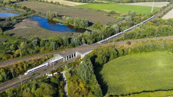 Auf der Bahnstrecke zwischen Hannover und Berlin kommt es zu Versp&auml;tungen und Zugausf&auml;llen. - &copy; Julian Stratenschulte/dpa
