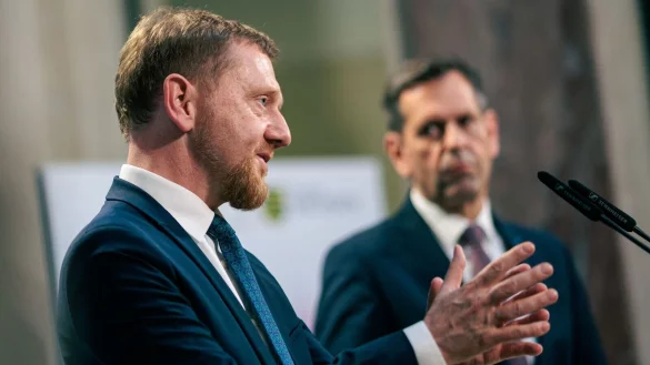 Im Ziel sind sich Bund und Länder einig: Die Wirtschaft soll entlastet werden. Das dürfe die Kommunen aber nicht über Gebühr belasten, verlangen die Ministerpräsidenten. - © Carsten Koall/dpa