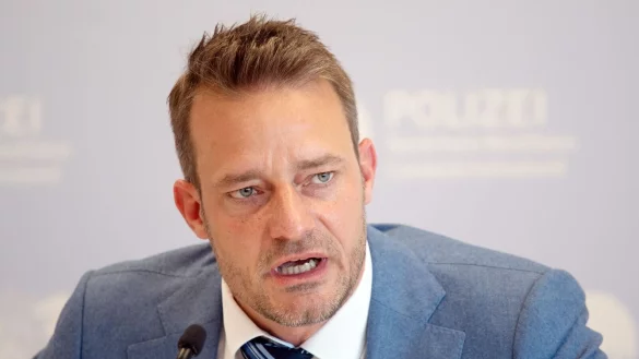 Oliver Huth, NRW-Landesvorsitzender des Bundes Deutscher Kriminalbeamter, findet es beunruhigend, dass die Täter in der organisierten Drogenkriminalität immer jünger werden. (Archivbild) - © Federico Gambarini/dpa