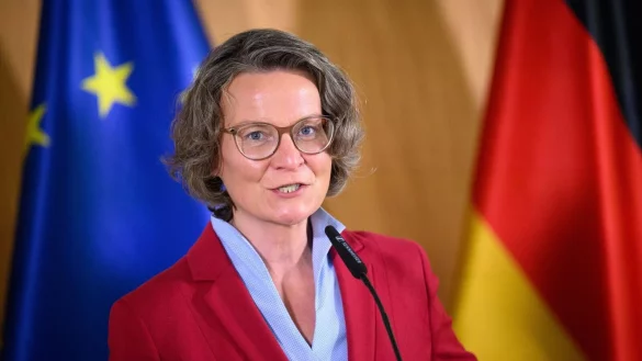 Heimatministerin Ina Scharrenbach (CDU). (Archivbild) - © Bernd von Jutrczenka/dpa