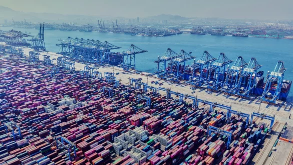 Die Exporte blieben im ersten Halbjahr eine Stütze für die chinesische Wirtschaft. Doch der heimische Konsum springt nicht an. (Archivbild) - © Uncredited/CHINATOPIX/AP/dpa