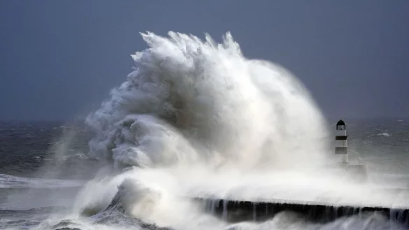Laut Global Water Monitor Report verändern die steigenden Temperaturen die Art und Weise, wie sich das Wasser auf dem Planeten bewegt. (Symbolbild) - © Owen Humphreys/PA Wire/dpa