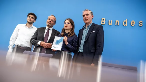 Der neue Rias-Bericht verzeichnet 77 Prozent mehr gemeldete antisemitische Vorfälle. - © Michael Kappeler/dpa