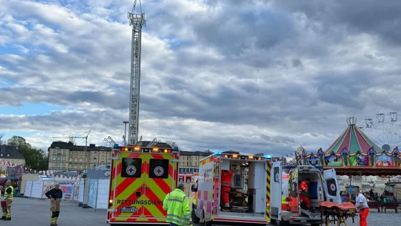 Auf dem Volksfest in Bayreuth ist es am Abend zu einem Unfall gekommen. - © Ferdinand Merzbach/NEWS5/dpa