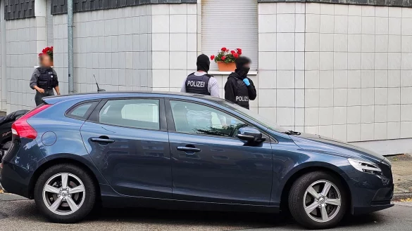 Bei einer Anti-Terror-Razzia in Essen ist ein 27-Jähriger festgenommen worden. - © Markus Gayk/dpa