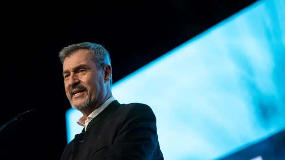 CSU-Chef Söder meint: «Ohne Auto droht ein Kollaps.» - © Fabian Strauch/dpa