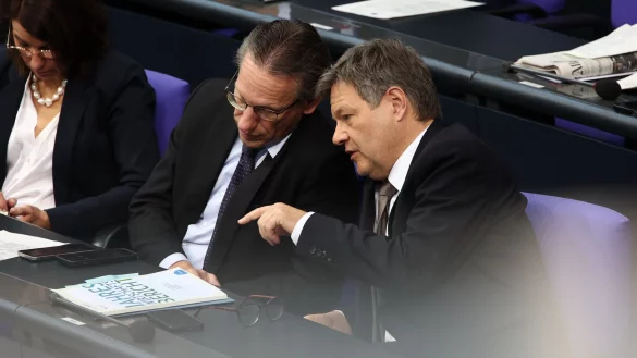 Die Zukunftspläne von Jörg Kukies und Robert Habeck werden konkreter. (Archivbild) - © Hannes P. Albert/dpa