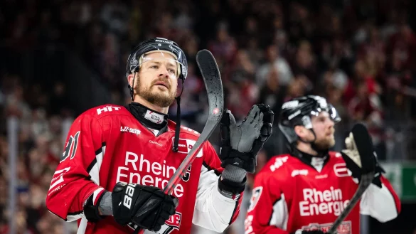 Bei Haie-Kapit&auml;n Moritz M&uuml;ller ist nach dem verlorenen DEL-Finale vieles unklar - &copy; Marius Becker/dpa