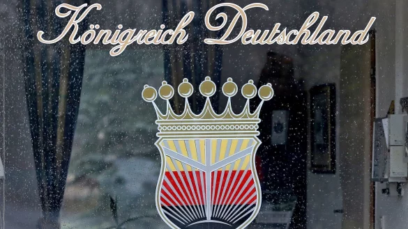 Der Verein "K&ouml;nigreich Deutschland" gilt als mitgliederst&auml;rkste Reichsb&uuml;rger-Gruppe. - &copy; Jan Woitas/dpa-Zentralbild/dpa