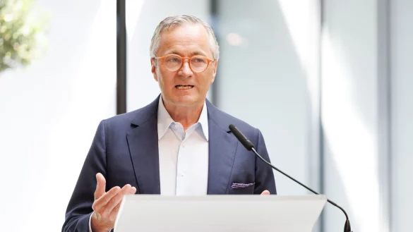 Hannes Ametsreiter berichtet bei der Jahrespressekonferenz der Bertelsmann Stiftung über die wichtigsten Projekte. - © Friso Gentsch/dpa