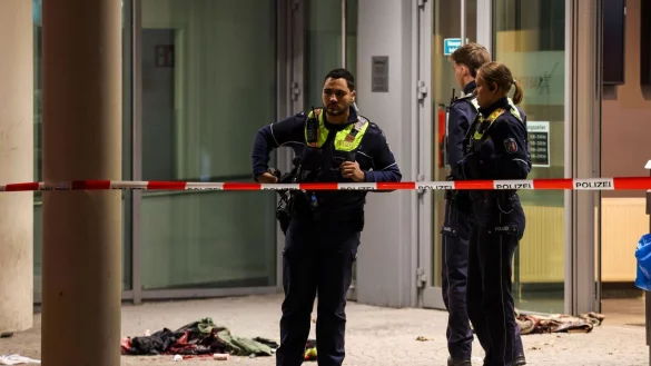 Der mutmaßliche Brandstifter von Krefeld hatte 27 Identitäten - bislang scheitern die Behörden mit allen Abschiebebemühungen. (Archivbild) - © Christoph Reichwein/dpa