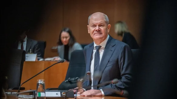 Scholz verteidigte den Atomausstieg. - © Michael Kappeler/dpa