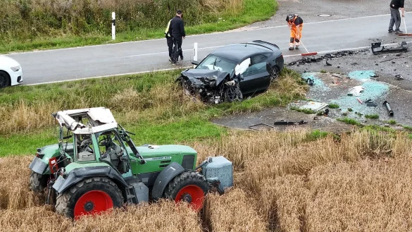 Bei dem Überschlag wurde ein vierjähriger Junge aus dem Traktor geschleudert und schwer verletzt. - © Philipp André/onw-images/dpa