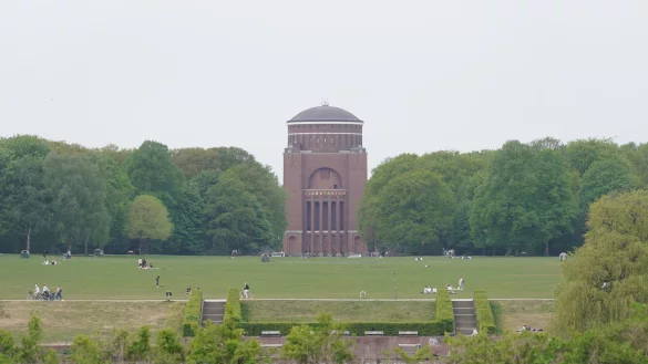 Ein 17-Jähriger wurde mit einem Messer schwer verletzt. (Archivfoto) - © Marcus Brandt/dpa
