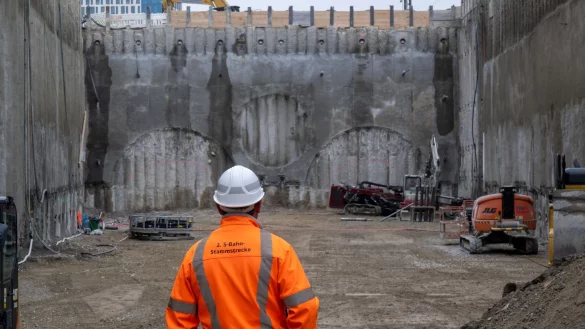 F&uuml;r den Tiefbau geht es nach oben. (Archivbild) - &copy; Peter Kneffel/dpa