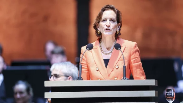 Applebaum sieht die Demokratien massiv in Gefahr. - &copy; Franz Neumayr/Leopold/LAND SALZBURG/dpa