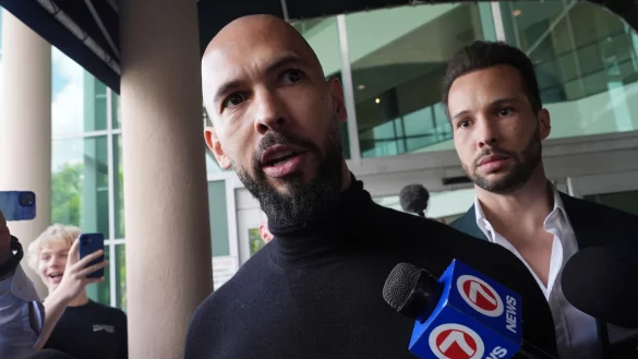 Die Tate-Brüder haben sowohl die britische als auch die amerikanische Staatsbürgerschaft. (Archivbild) - © Marta Lavandier/AP/dpa