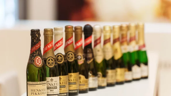 Die Sektkellerei erwartet für 2025 ein anspruchsvolles Marktumfeld. (Archivbild) - © Andreas Arnold/dpa