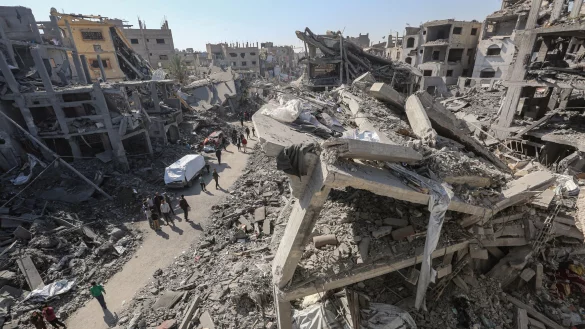 Bei einem israelischen Angriff auf ein Haus in der Stadt Gaza sollen mehrere Palästinenser, darunter die Protagonistin eines Films, ums Leben gekommen sein. (Archivbild) - © Omar Ashtawy/APA Images via ZUMA Press Wire/dpa