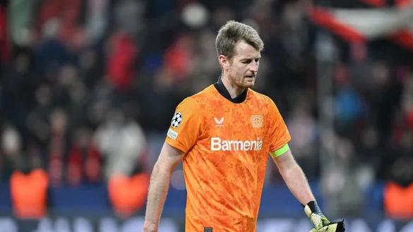 Bayer Leverkusens Torh&uuml;ter Lukas Hradecky sieht sein Team auf dem Weg zum Niveau von Bayern M&uuml;nchen - &copy; Fabian Strauch/dpa