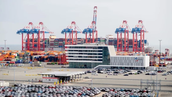 Zölle machen Autos aus Deutschland in den USA deutlich teurer. - © Hauke-Christian Dittrich/dpa