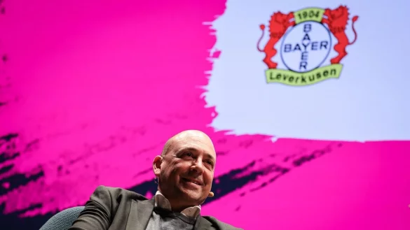 Leverkusens Gesch&auml;ftsf&uuml;hrer Fernando Carro blickt auf das Champions-League-Duell gegen den FC Bayern M&uuml;nchen. - &copy; Christian Charisius/dpa