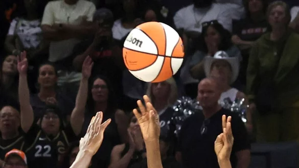 Spiele der WNBA wurden zuletzt mehrfach gestört - durch aufs Spielfeld geworfenes Sexspielzeug. - © Steve Marcus/Las Vegas Sun/AP/dpa