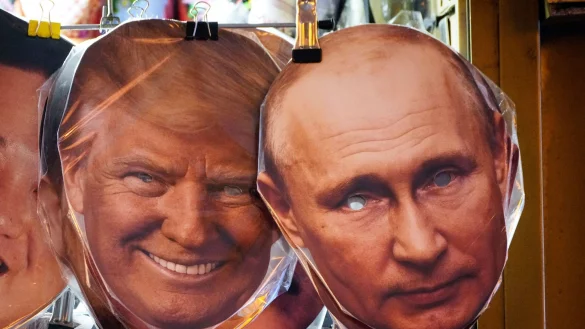 Kremlchef Wladimir Putin bewundert seinen US-Kollegen Donald Trump und hat ihm nun ein Geschenk überreichen lassen. (Archivbild) - © Dmitri Lovetsky/AP/dpa