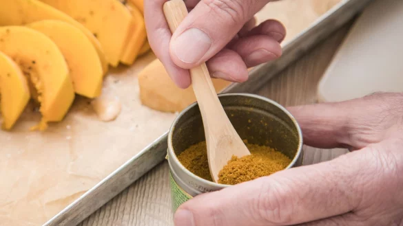 Kein Salz, Zucker oder Aromen: In einer &laquo;Gew&uuml;rzmischung&raquo; sollten ausschlie&szlig;lich Pflanzenteile von Gew&uuml;rzen enthalten sein. - &copy; Christin Klose/dpa-tmn