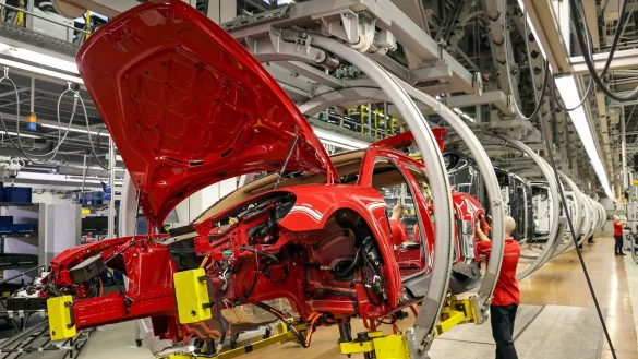 In der Autoindustrie sind die Gewinne stark gesunken. (Archivbild) - © Jan Woitas/dpa-Zentralbild/dpa