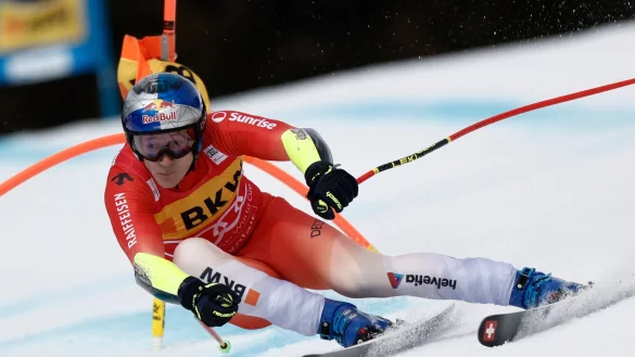 Der Schweizer Marco Odermatt feiert seinen achten Weltcup-Sieg in dieser Saison. - © Gabriele Facciotti/AP/dpa