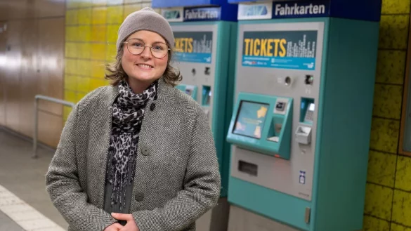 Julia Koenen hat ihr Auto abgeschafft - im Tausch gegen die Pr&auml;mie der Stadt. - &copy; Boris Roessler/dpa