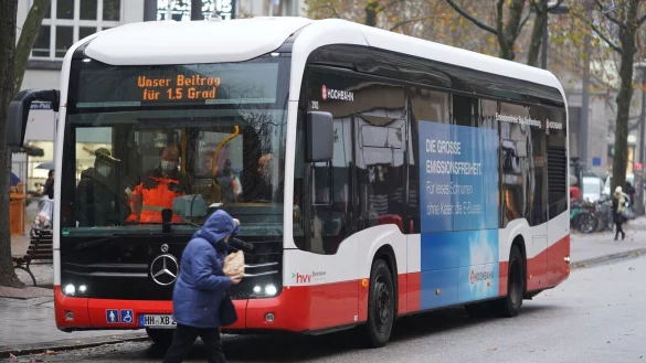 Hamburg ist die Stadt mit den meisten E-Bussen in der &Ouml;PNV-Flotte. (Archivbild) - &copy; Marcus Brandt/dpa