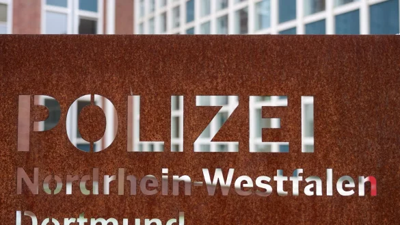 Ein in Dortmund verurteilter Rechtsextremist ist von der Polizei in Bulgarien in einem Wohnheim gefasst worden. (Symbolbild) - © Bernd Thissen/dpa