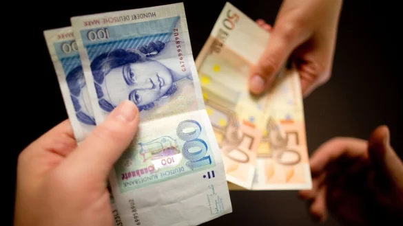 In NRW wurden 2024 mehr als neun Millionen D-Mark eingereicht. (Symbolbild) - © Kay Nietfeld/dpa