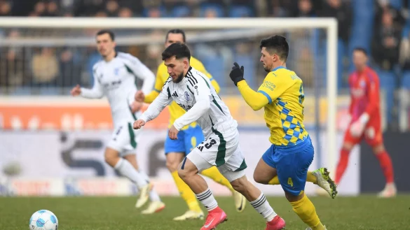 Kein Sieger beim Spiel zwischen Eintracht Braunschweig und Schalke 04. - © Swen Pförtner/dpa