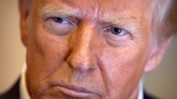 Trump reagiert sofort auf Kolumbiens Weigerung, Abschiebeflüge landen zu lassen. (Archivbild) - © Mark Schiefelbein/AP/dpa