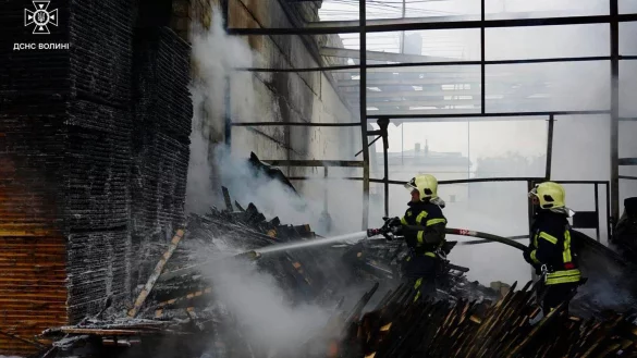 Erneut wurde die westliche Region Wolhynien angegriffen. (Archivfoto) - © Uncredited/Ukrainian Emergency Service/AP/dpa