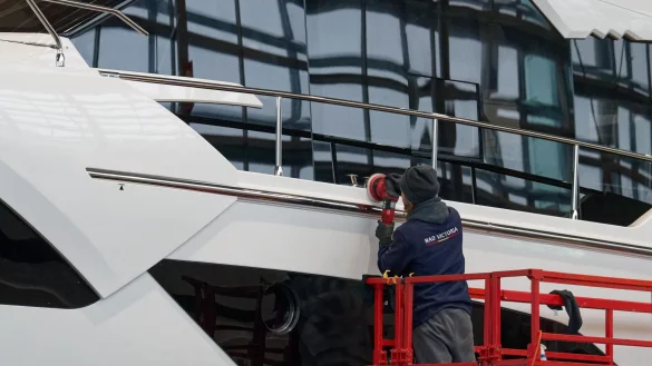 Bei der Wassersportmesse &laquo;Boot&raquo; sind auch in diesem Jahr wieder viele Luxusjachten zu bestaunen. Es gibt aber auch eine eigene Halle f&uuml;r Einsteigerboote. Die nach eigenen Angaben weltgr&ouml;&szlig;te Wassersportmesse startet am 18. Januar. - &copy; Henning Kaiser/dpa